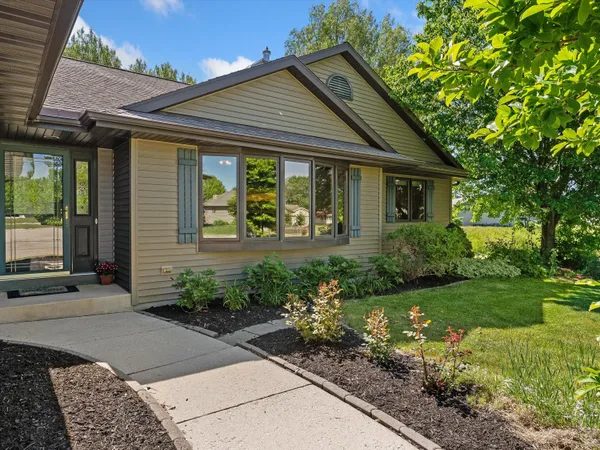 $539,900 | 1207 Hummingbird Place, Sheboygan Falls, WI 53085