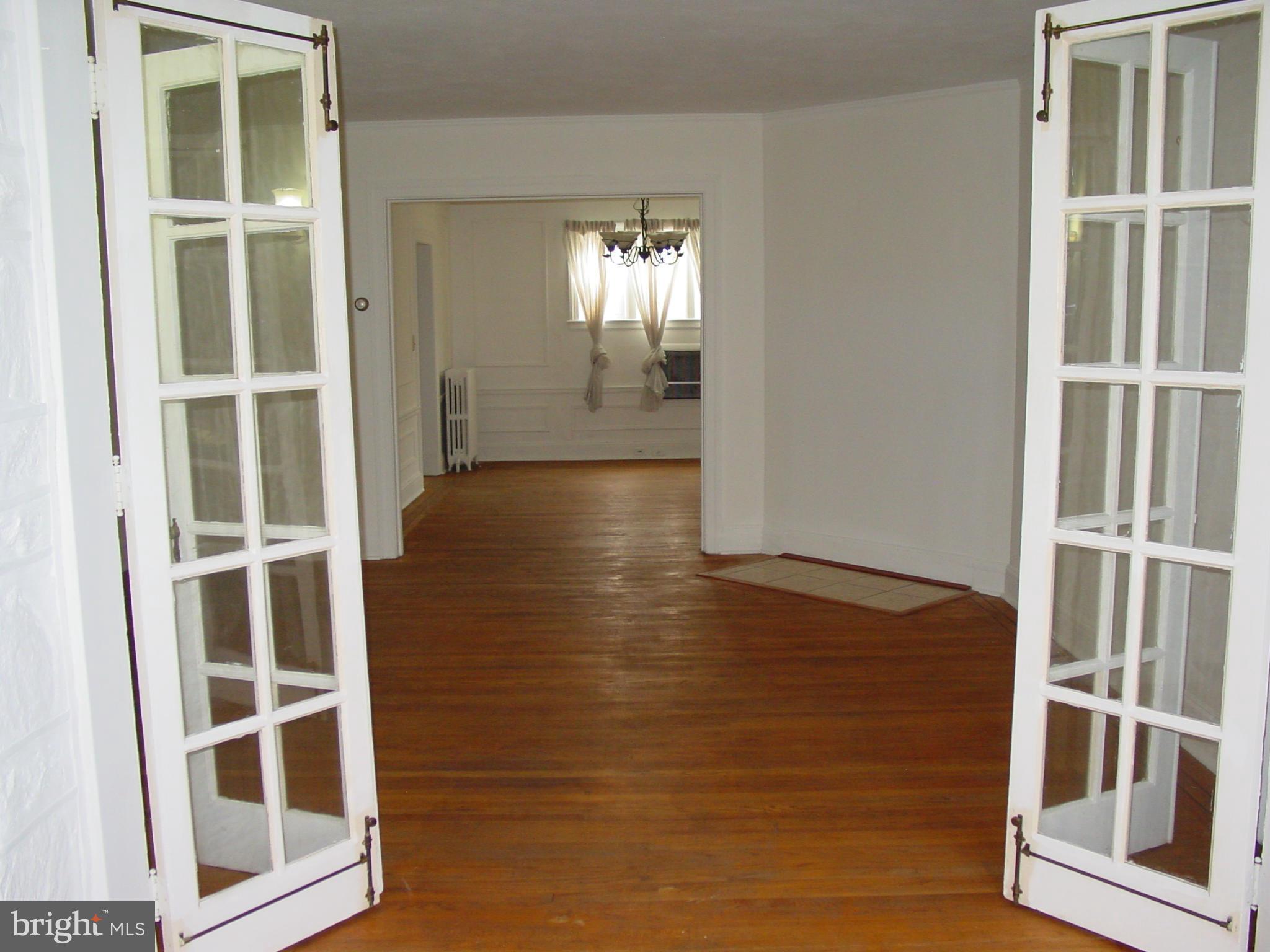 3623 Rexmere Road Baltimore, MD 21218 - Photo 2 of 20 Living Room