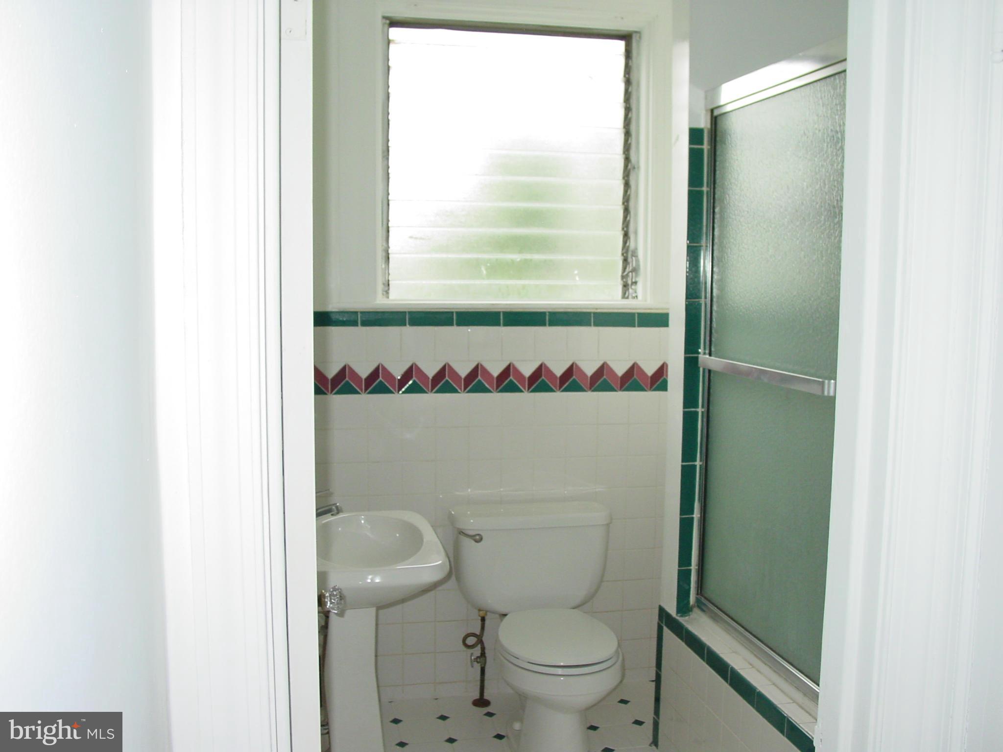 3623 Rexmere Road Baltimore, MD 21218 - Photo 14 of 20 Bath