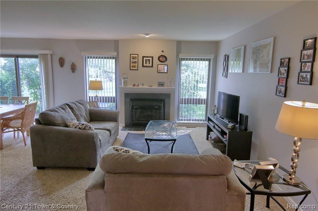 569 Victoria Court Rochester, MI 48307 - Photo 4 of 31 Great_Room (2).jpg