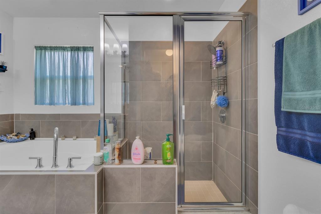 205 Arbuthnot Street Winter Haven, FL 33881 - Photo 20 of 31 a bathroom with a tub and shower