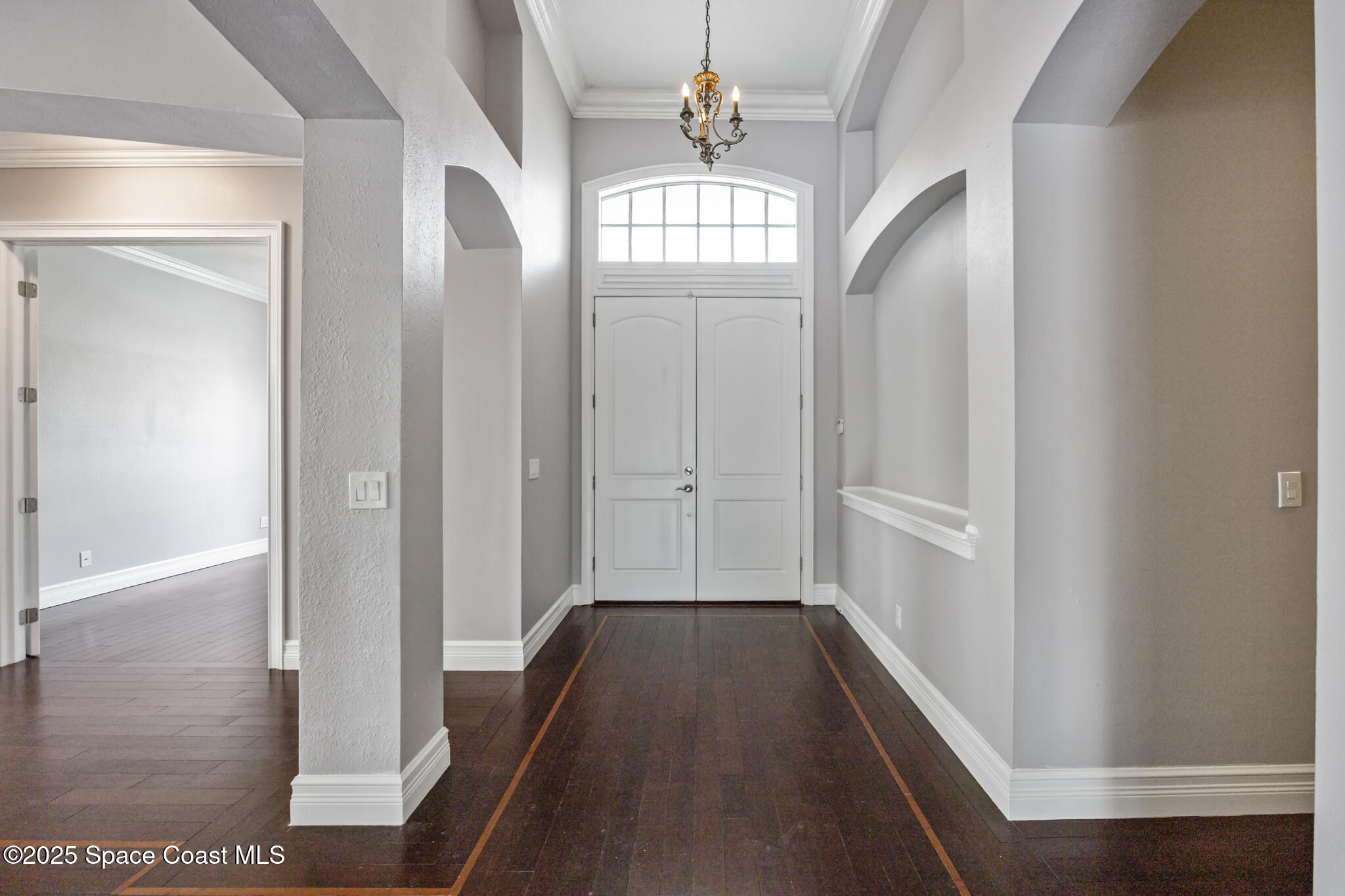 3326 Peninsula Circle Melbourne, FL 32940 - Photo 3 of 53 a view of a hallway