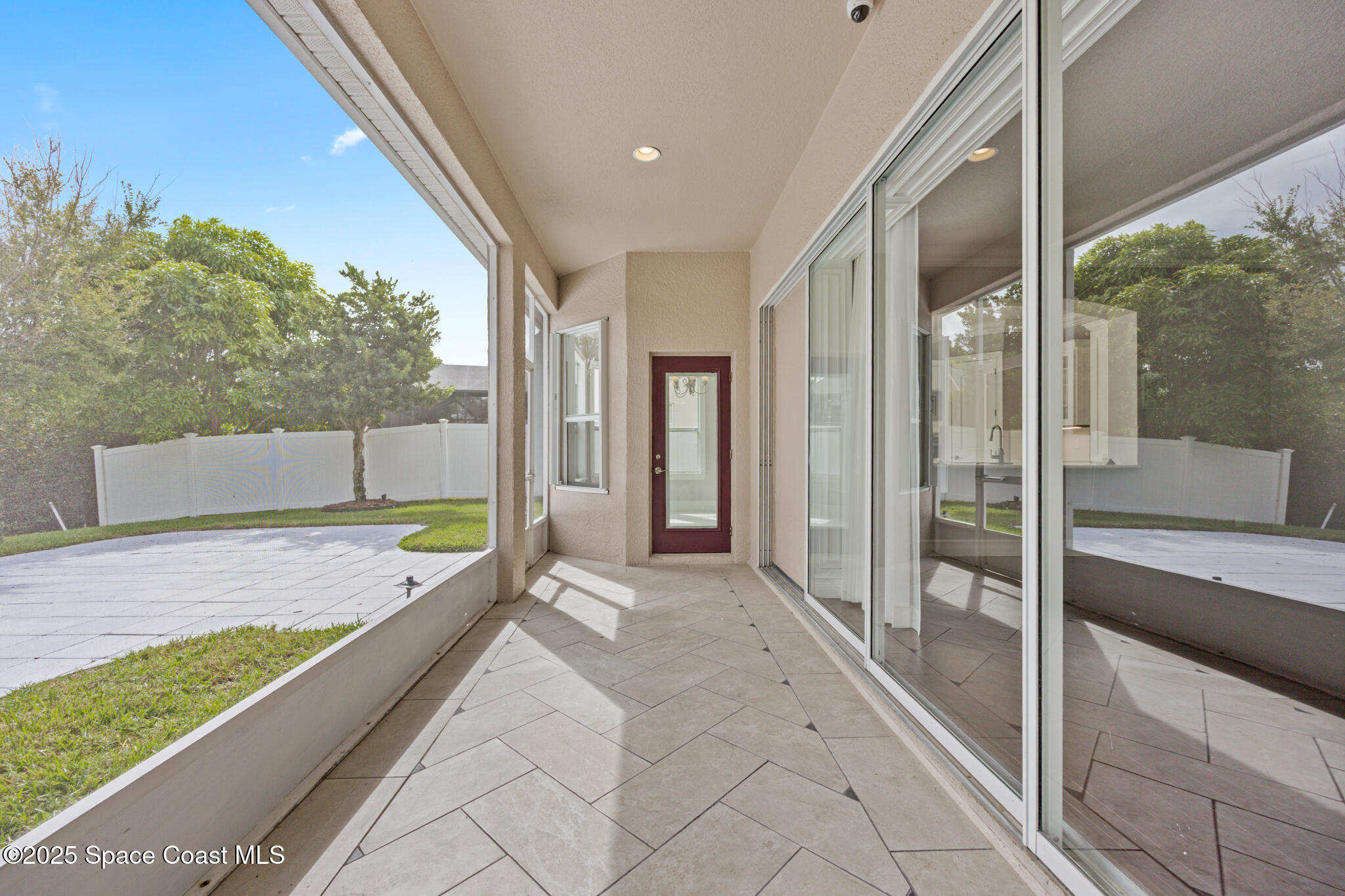 3326 Peninsula Circle Melbourne, FL 32940 - Photo 39 of 53 a spacious bathroom with a tub and shower