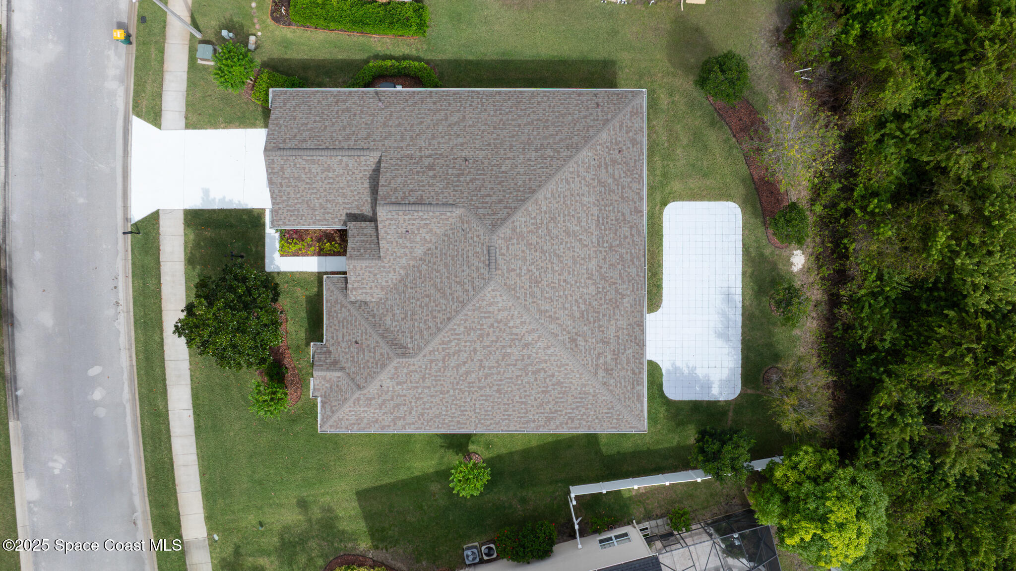 3326 Peninsula Circle Melbourne, FL 32940 - Photo 40 of 53 an aerial view of a house with yard