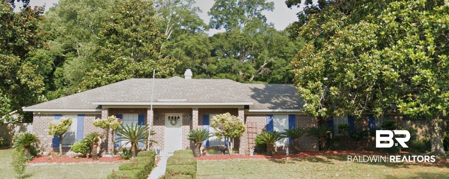 4300 Hoffman Road Mobile, AL 36619 - Photo 1 of 1 View of front of home with a front lawn