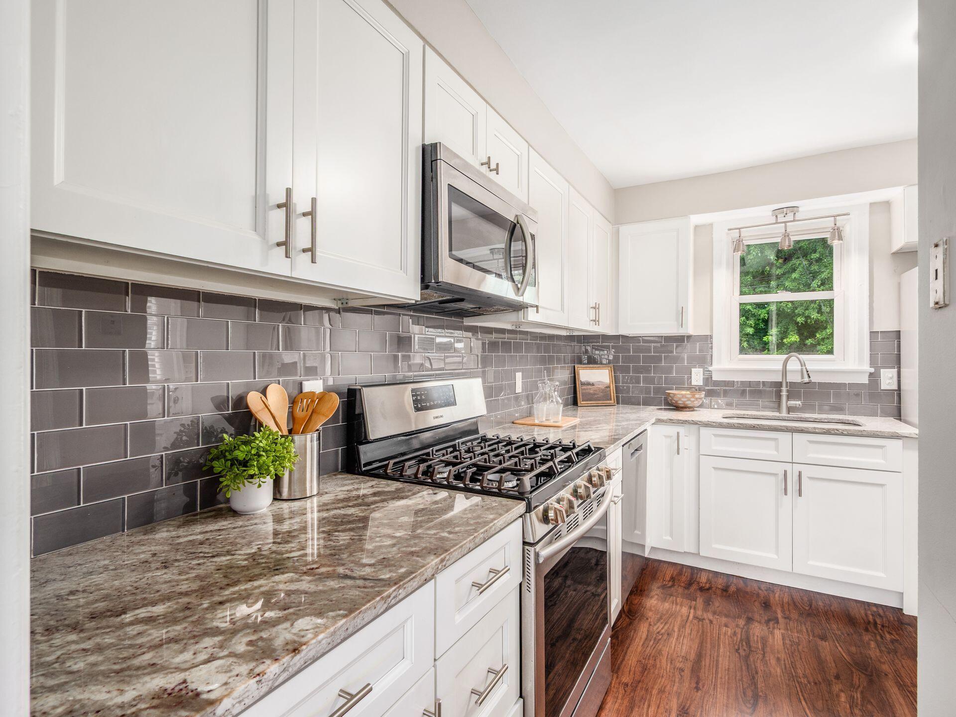 848 Timberman Road Columbus, OH 43212 - Photo 15 of 55 Tile Backsplash