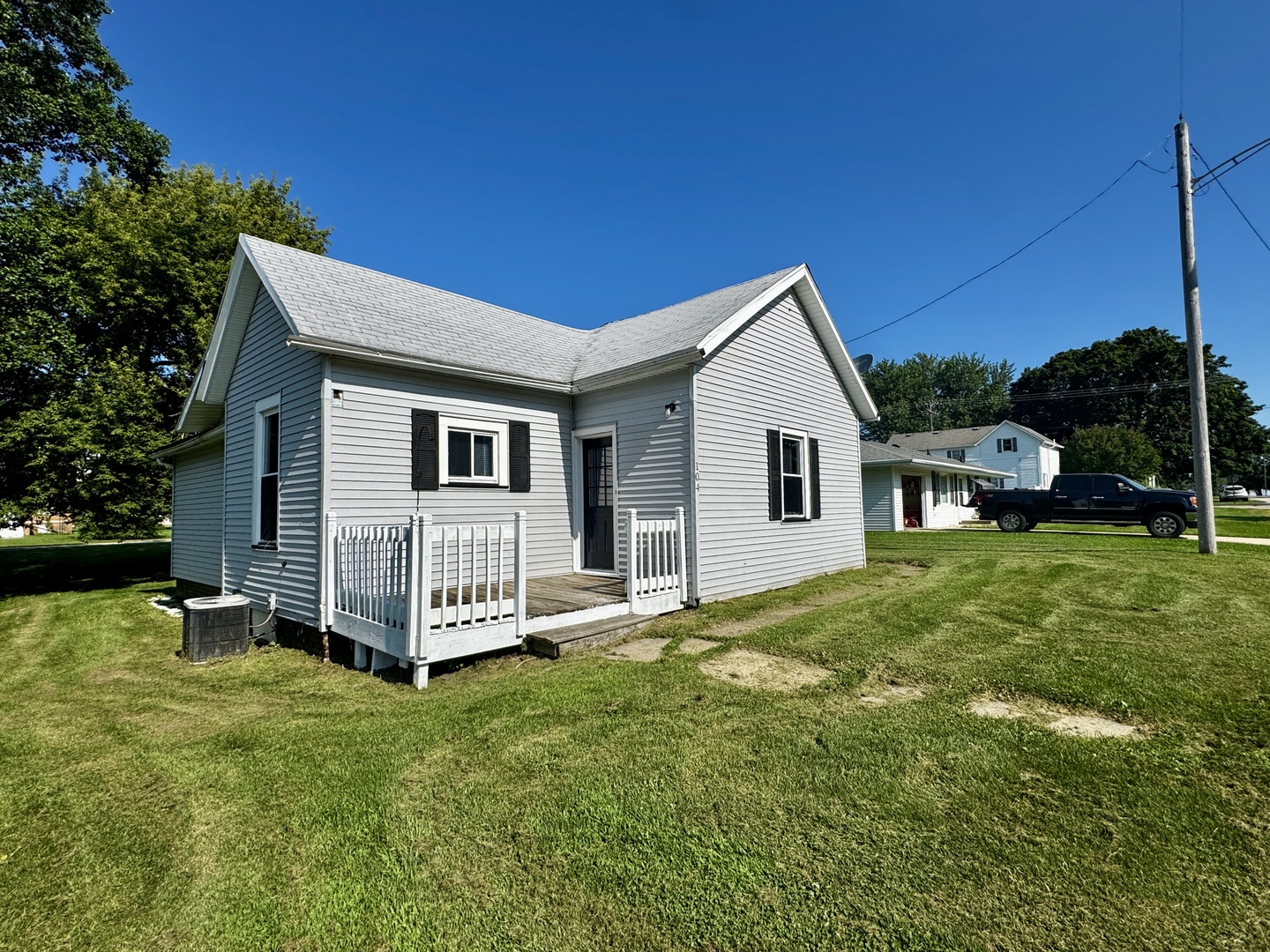 104 North Memorial Street Ohio, IL 61349 - Photo 2 of 17