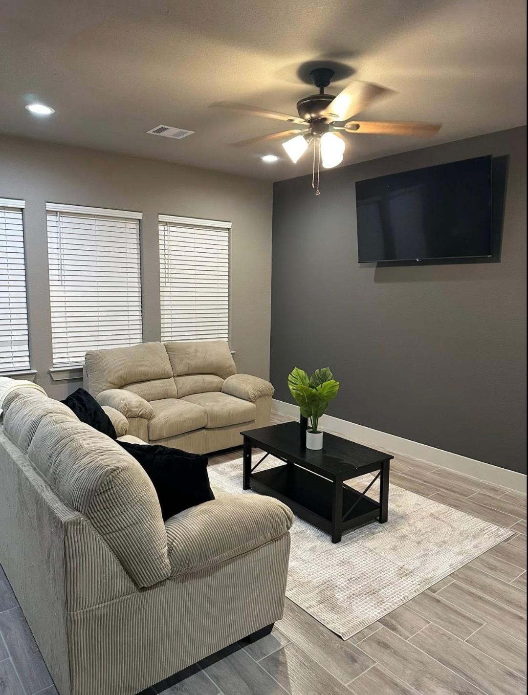 340 North 9th Street Beaumont, TX 77702 - Photo 3 of 15