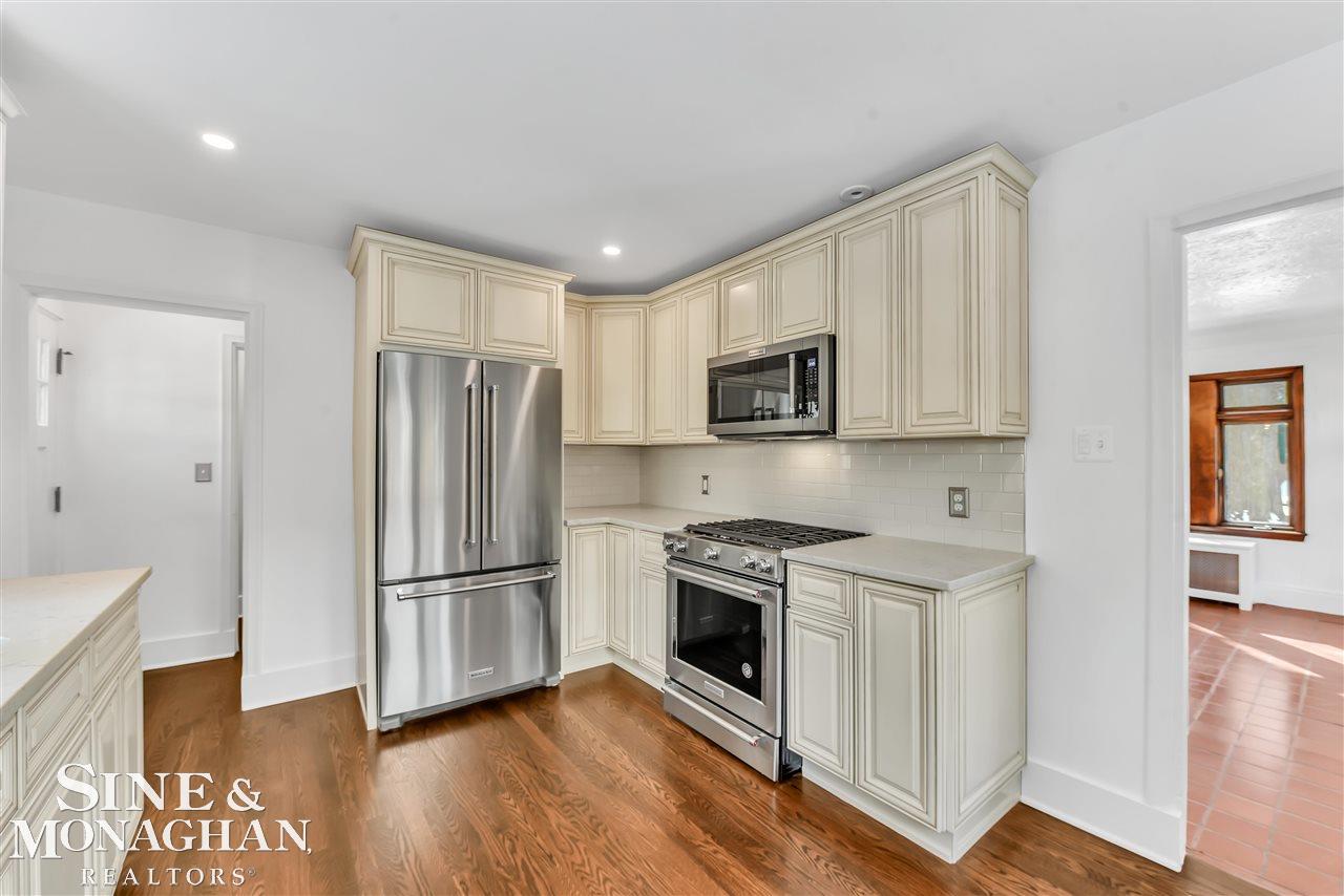 60 Cambridge Road Grosse Pointe, MI 48236 - Photo 9 of 37 50065444-8.JPG