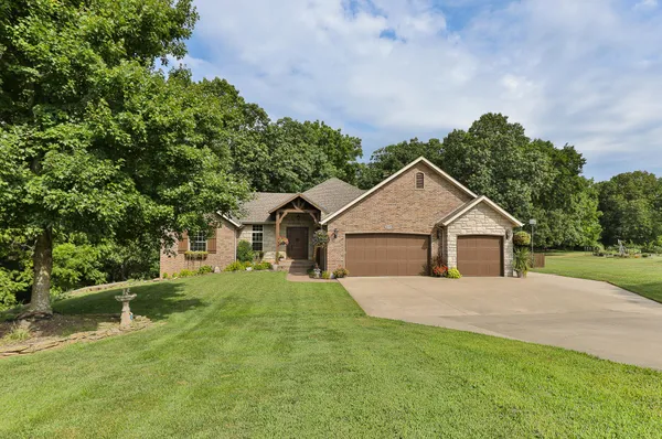 $675,000 | 1657 South Timber Lake Drive, Nixa, MO 65714