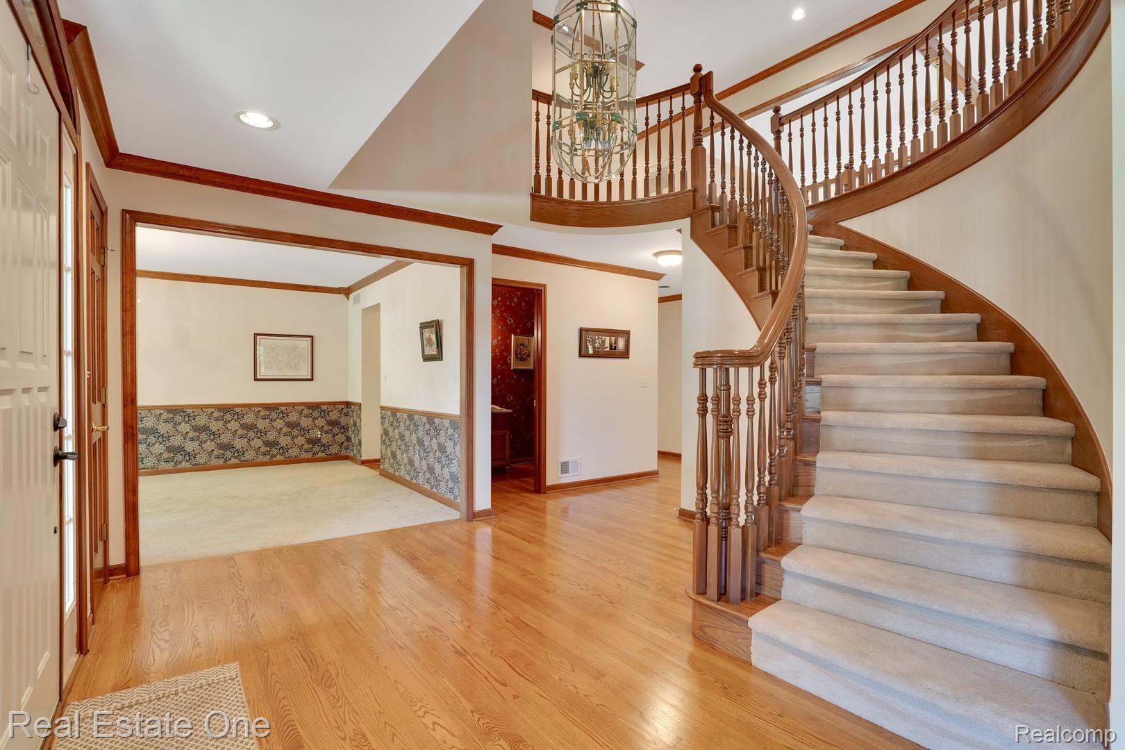 1138 Ridgeway Drive Rochester, MI 48307 - Photo 3 of 65 DSC03571.jpg