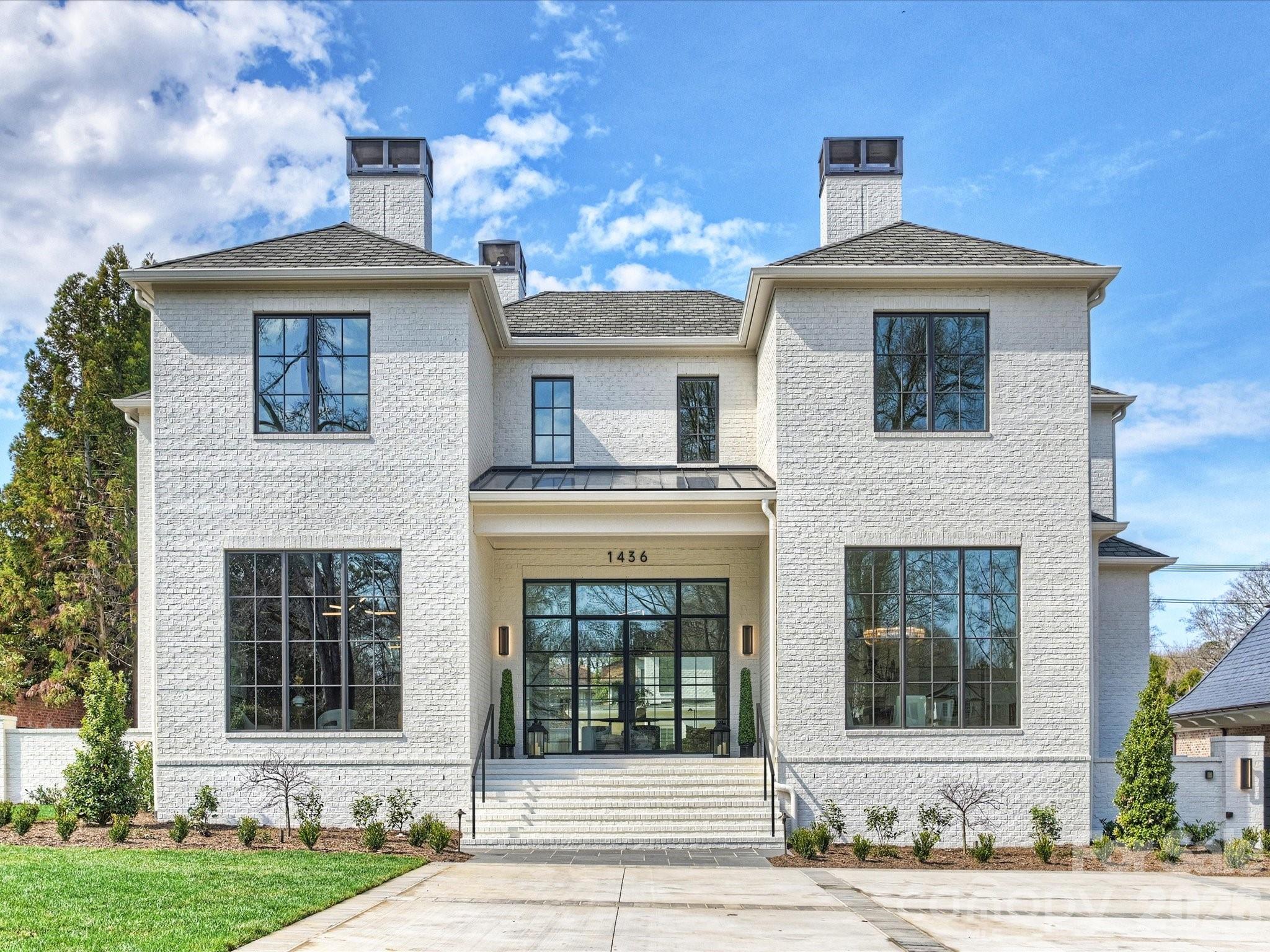 1436 Queens Road West Charlotte, NC 28207 - Photo 4 of 47 front view of a house