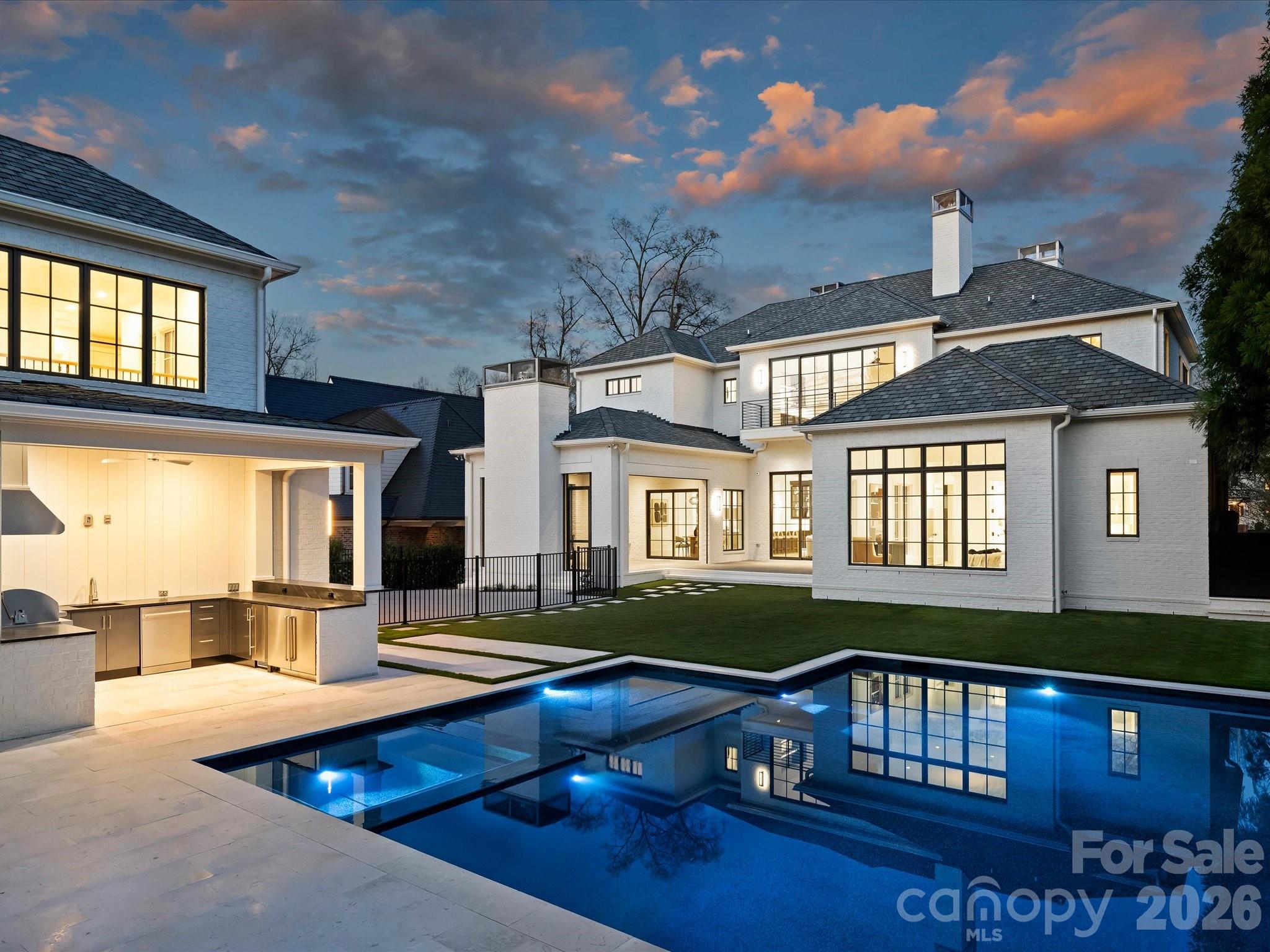 1436 Queens Road West Charlotte, NC 28207 - Photo 5 of 47 a front view of building with yard