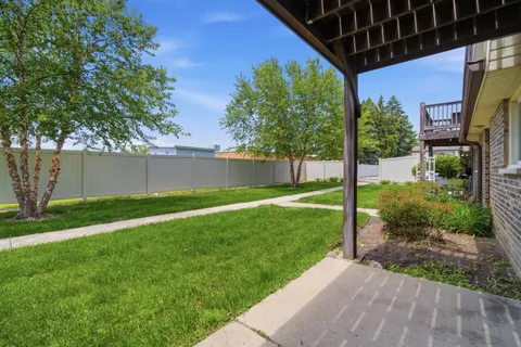 $185,000 | 330 North Carter Street, Unit 103, Palatine, IL 60067