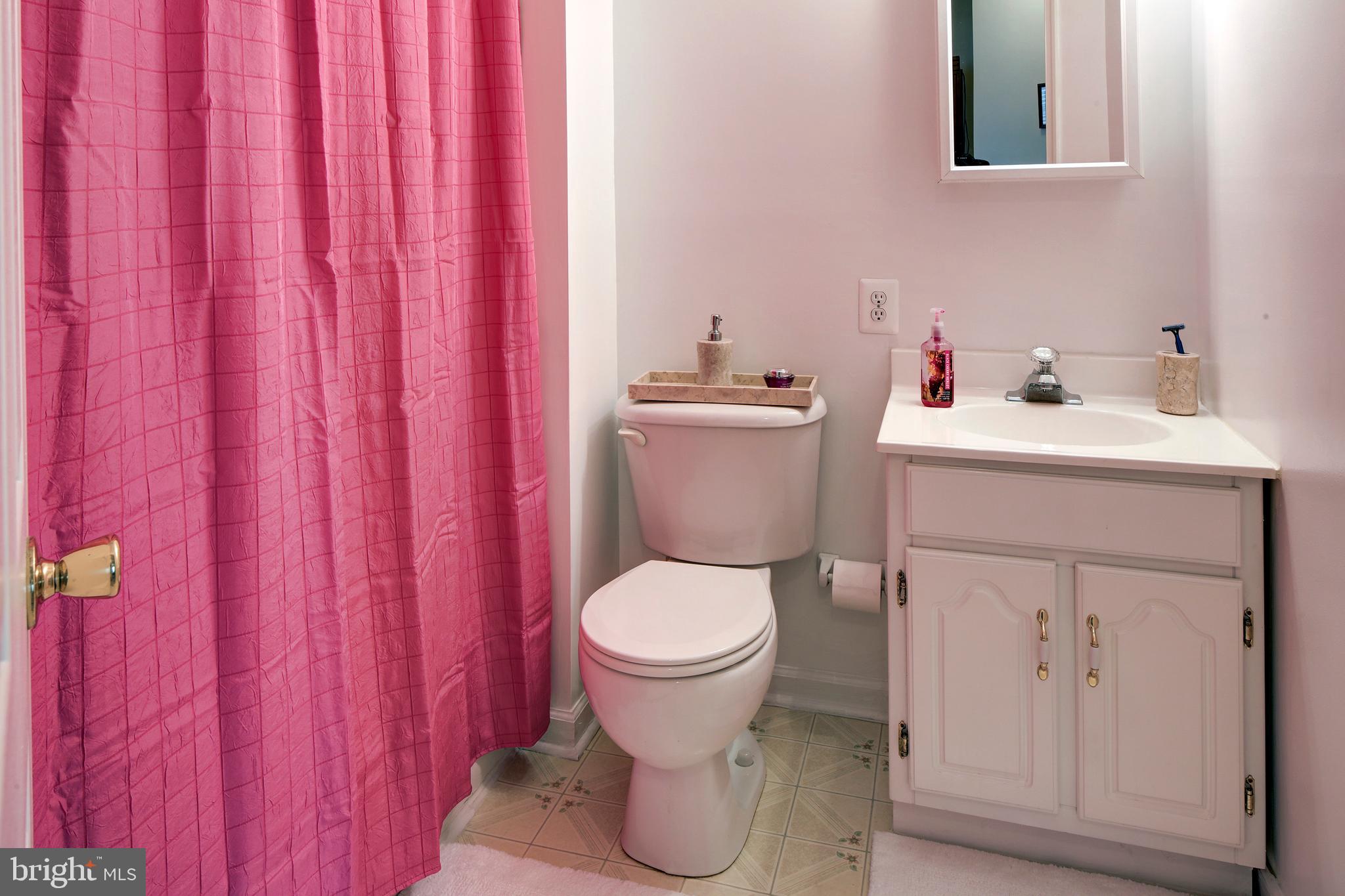 8 Somerset Road Pasadena, MD 21122 - Photo 22 of 36 Hall bath with tub/shower surround