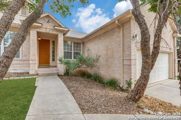 $2,000 | 6518 Amber Oak, San Antonio, TX 78249