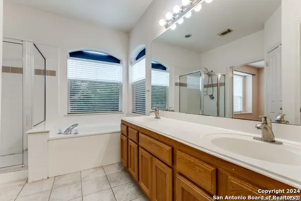 $2,000 | 6518 Amber Oak, San Antonio, TX 78249