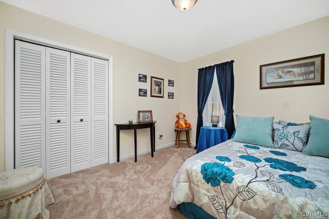 2820 Kinvan Road Richmond, VA 23231 - Photo 21 of 48 a bedroom with a bed a mirror and a window
