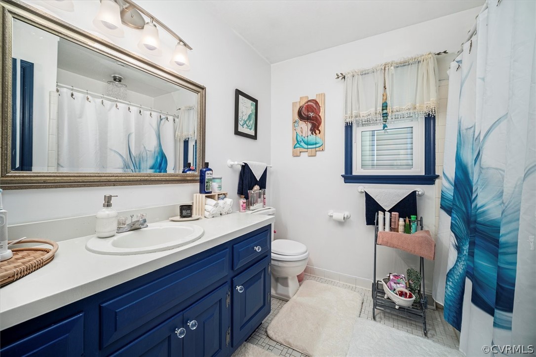 2820 Kinvan Road Richmond, VA 23231 - Photo 23 of 48 a bathroom with a toilet sink and mirror