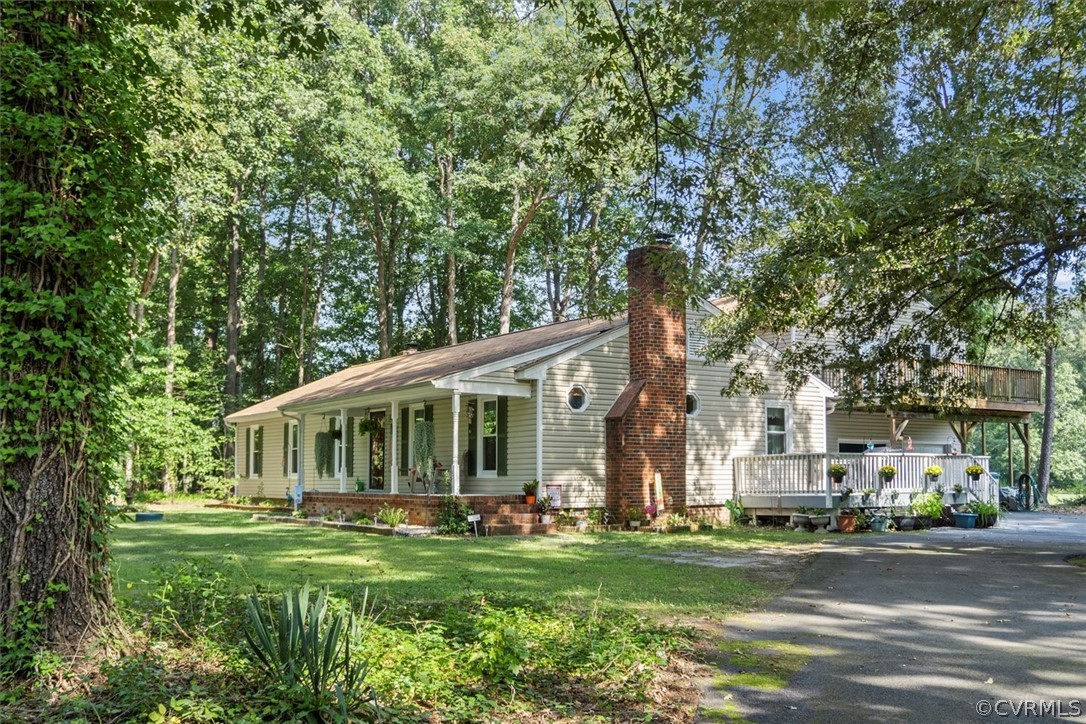 2820 Kinvan Road Richmond, VA 23231 - Photo 3 of 48 front view of a house with a yard