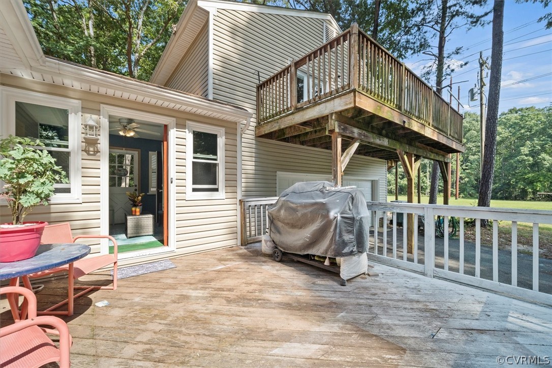 2820 Kinvan Road Richmond, VA 23231 - Photo 32 of 48 a view of a chair and tables in the balcony