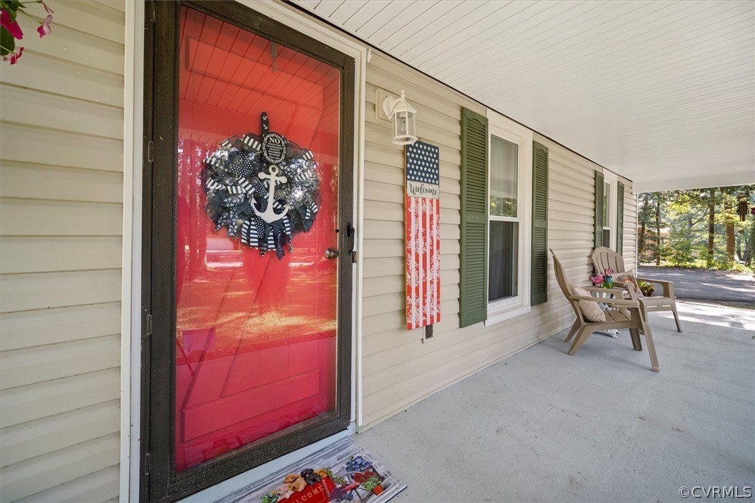 2820 Kinvan Road Richmond, VA 23231 - Photo 5 of 48 a view of a room with a large window