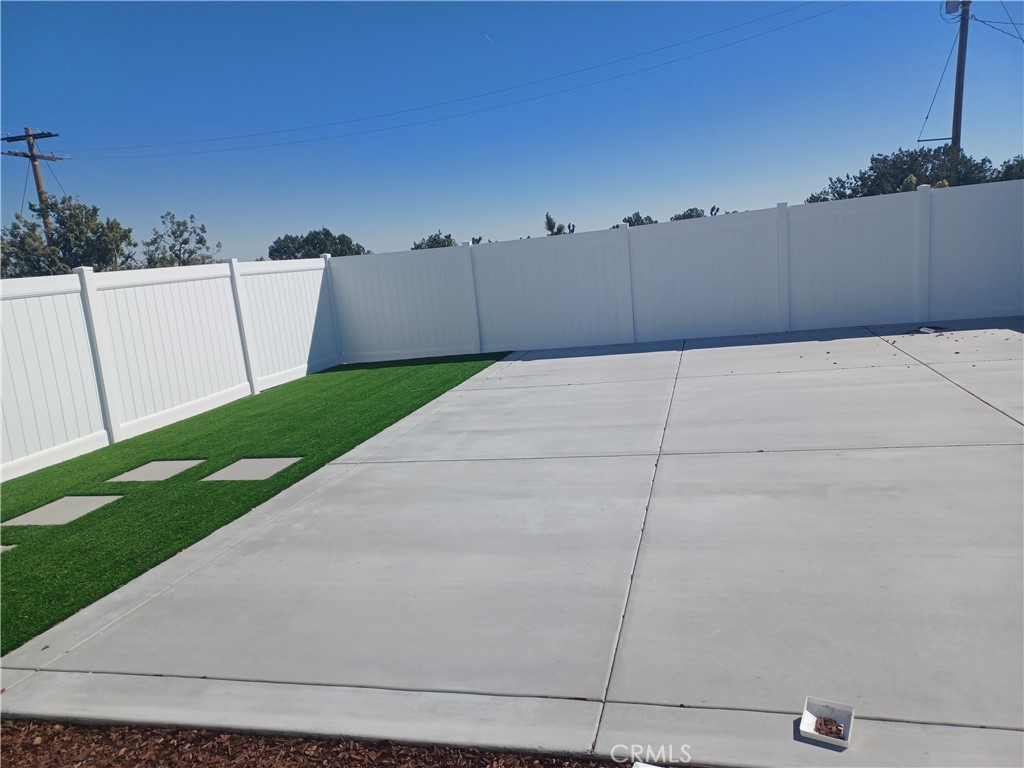 445 Solano Road Pinon Hills, CA 92372 - Photo 13 of 17 a view of a terrace