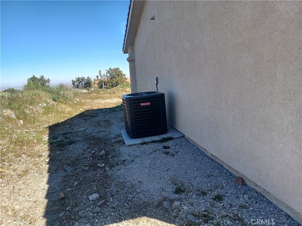 445 Solano Road Pinon Hills, CA 92372 - Photo 14 of 17 a view of a dry yard with wooden floor
