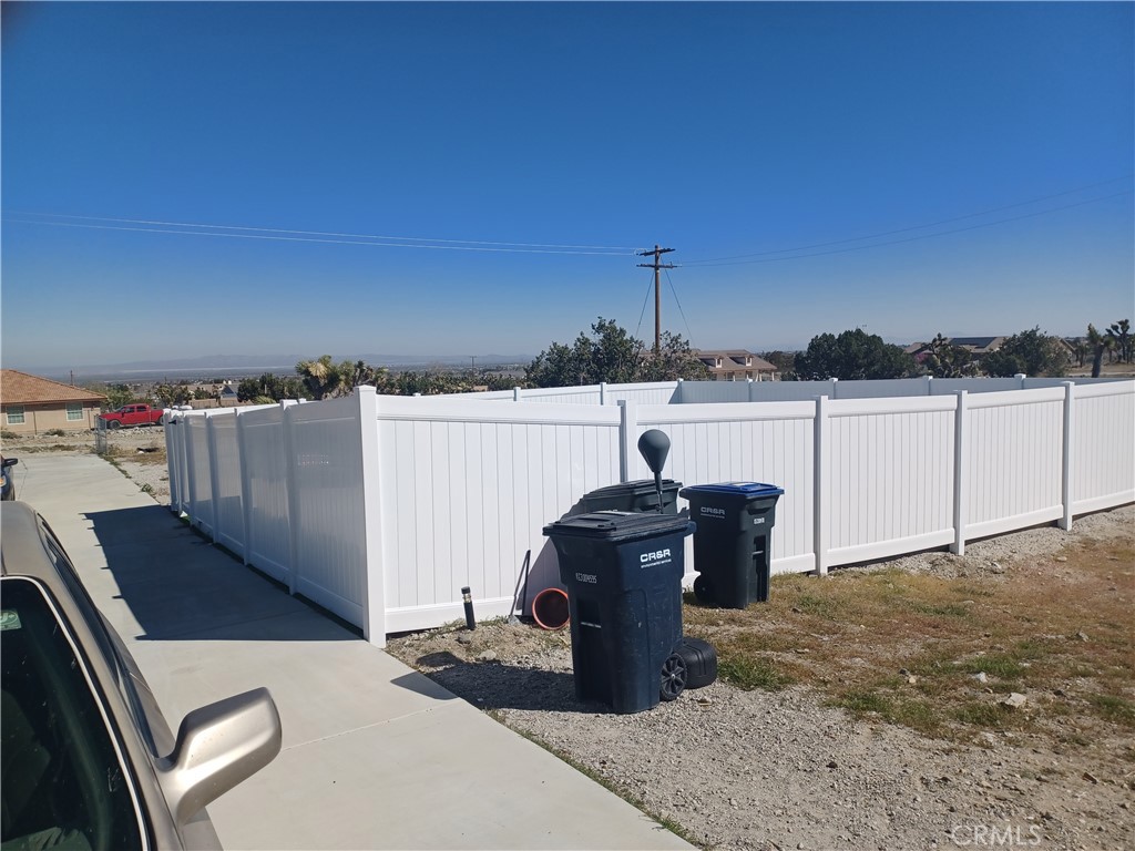 445 Solano Road Pinon Hills, CA 92372 - Photo 8 of 17 a view of roof deck with wooden fence