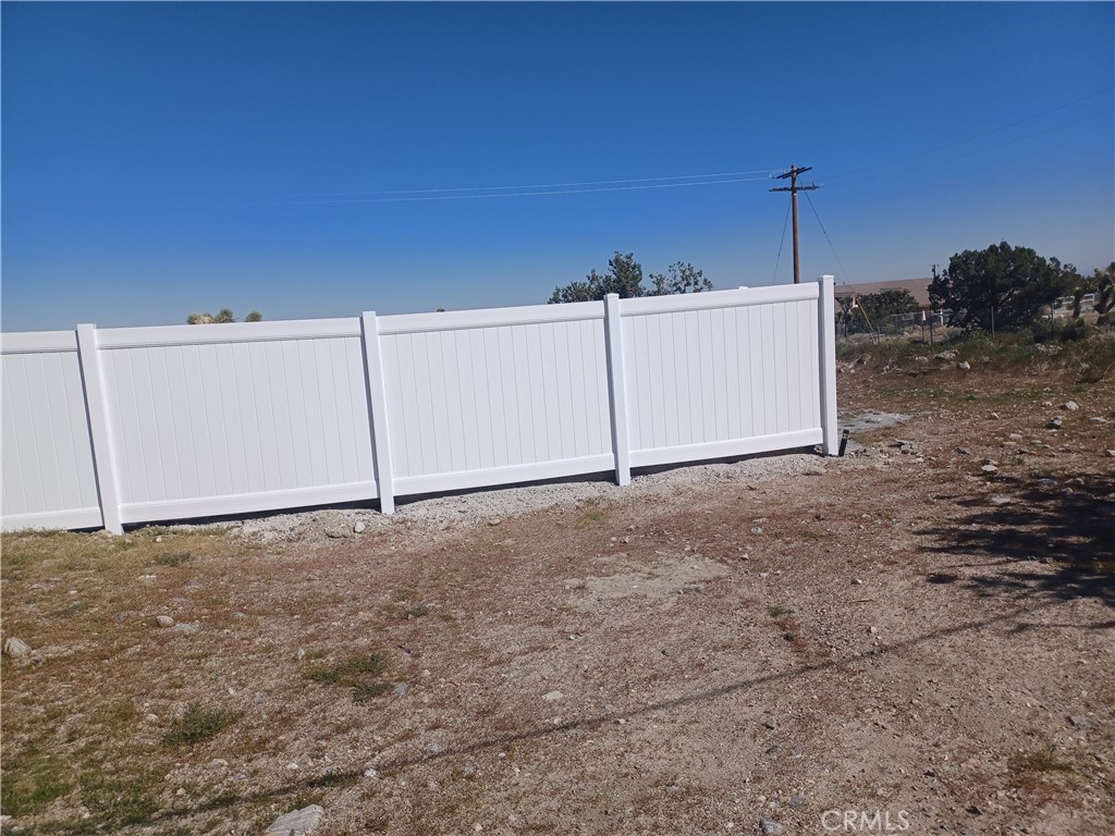 445 Solano Road Pinon Hills, CA 92372 - Photo 9 of 17 a view of an empty room