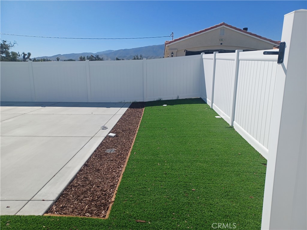 445 Solano Road Pinon Hills, CA 92372 - Photo 10 of 17 a view of a backyard of the house