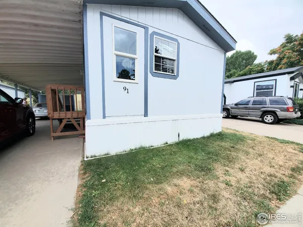 a view of a house with a back yard