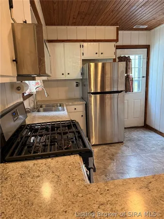 $334,900 | 2634 South Comer Road, Scottsburg, IN 47170