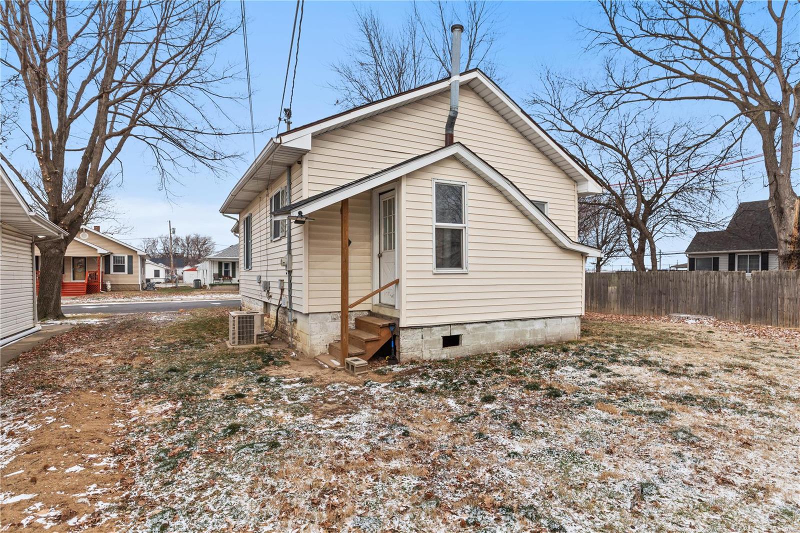 143 East 7th Street Roxana, IL 62084 - Photo 3 of 20