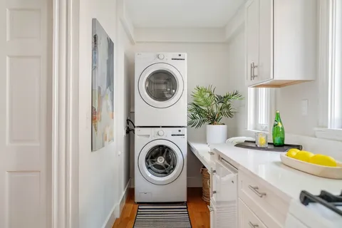 $965,000 | 89 Kinnaird Street, Unit 2, Cambridge, MA 02139