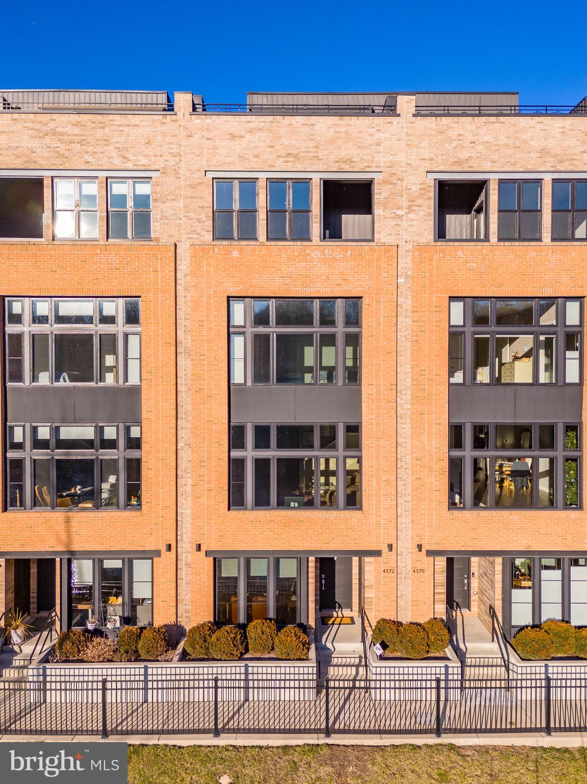 4572 Riverside Way Philadelphia, PA 19127 - Photo 4 of 55 Gallery Image 4