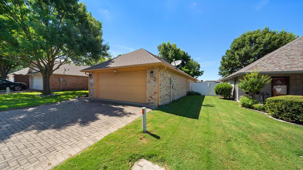 111 Sunglow Loop Red Oak, TX 75154 - Photo 4 of 25 a view of a backyard with a garden