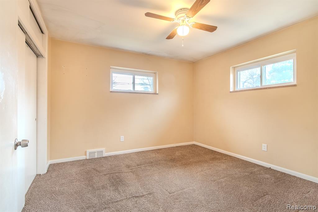 21135 Virginia Avenue Eastpointe, MI 48021 - Photo 18 of 33