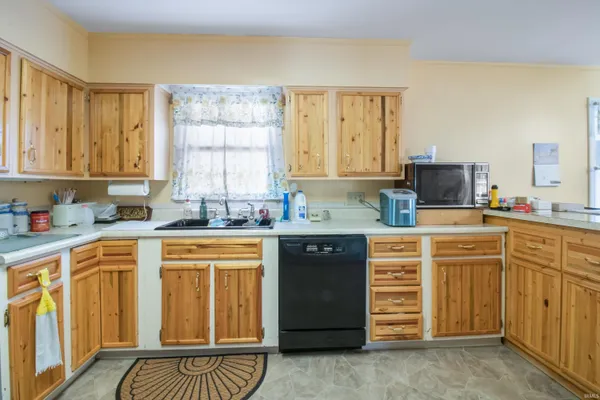 $234,900 | 4 Crestwood Drive, Winchester, IN 47394