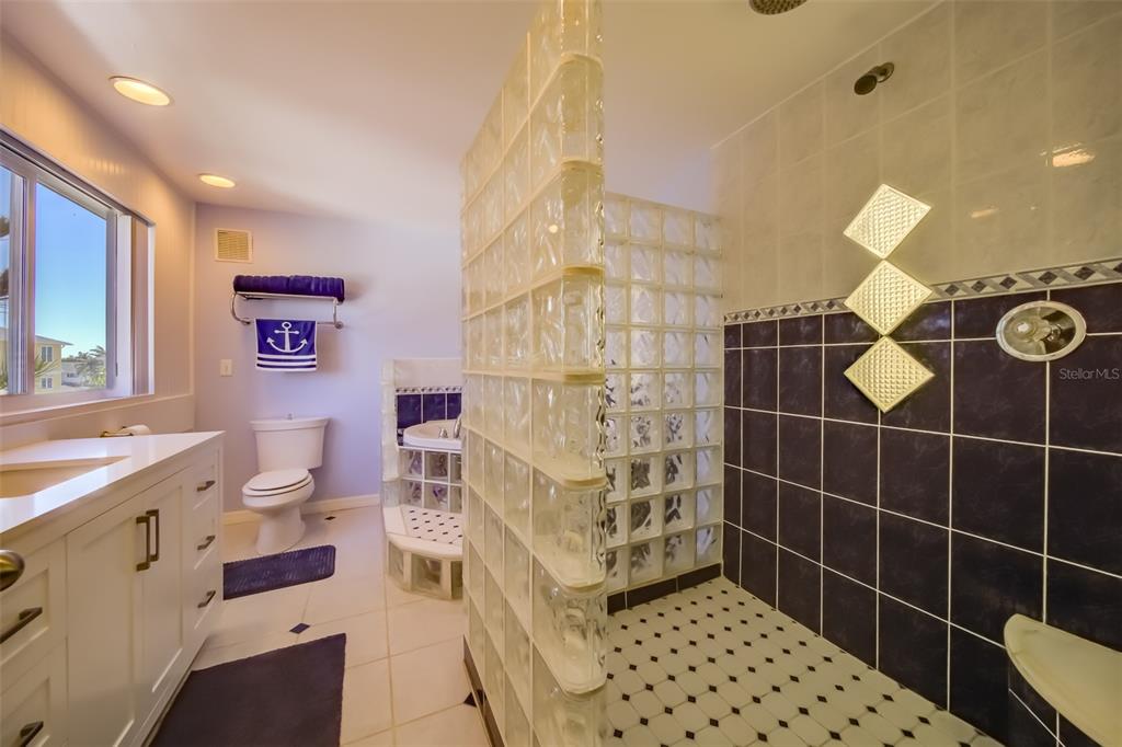 18111 1st Street East Redington Shores, FL 33708 - Photo 23 of 51