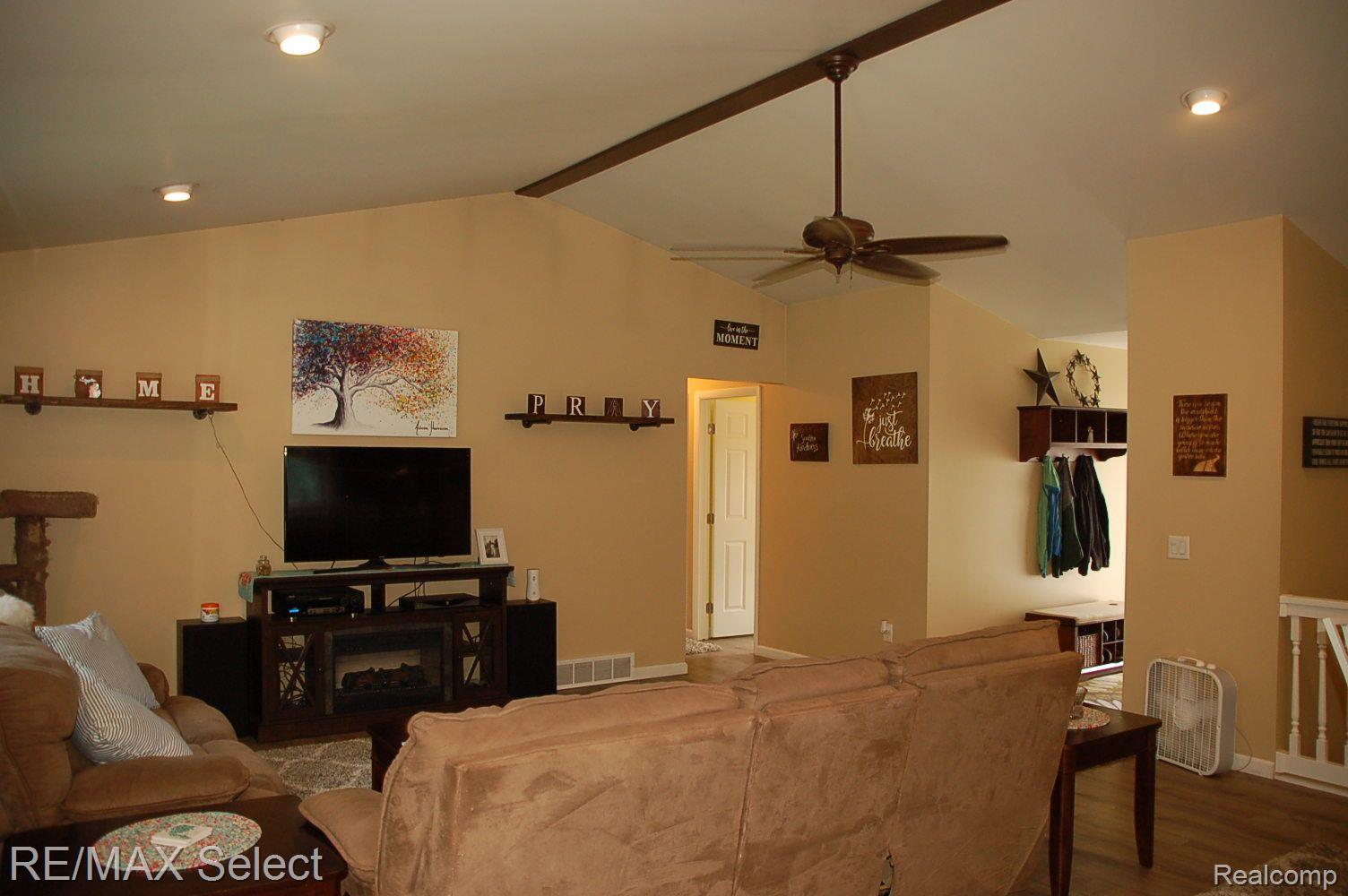 8035 North Seymour Road Flushing, MI 48433 - Photo 9 of 32 Gallery Image 9