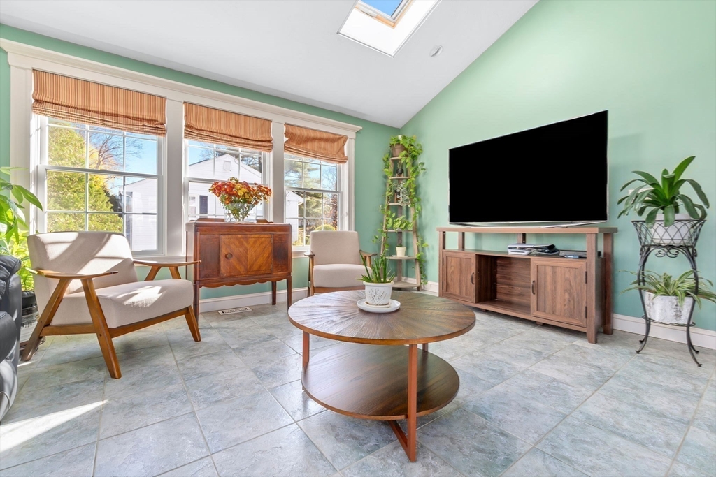 11 Danby Road Stoneham, MA 02180 - Photo 12 of 42 Gallery Image 12