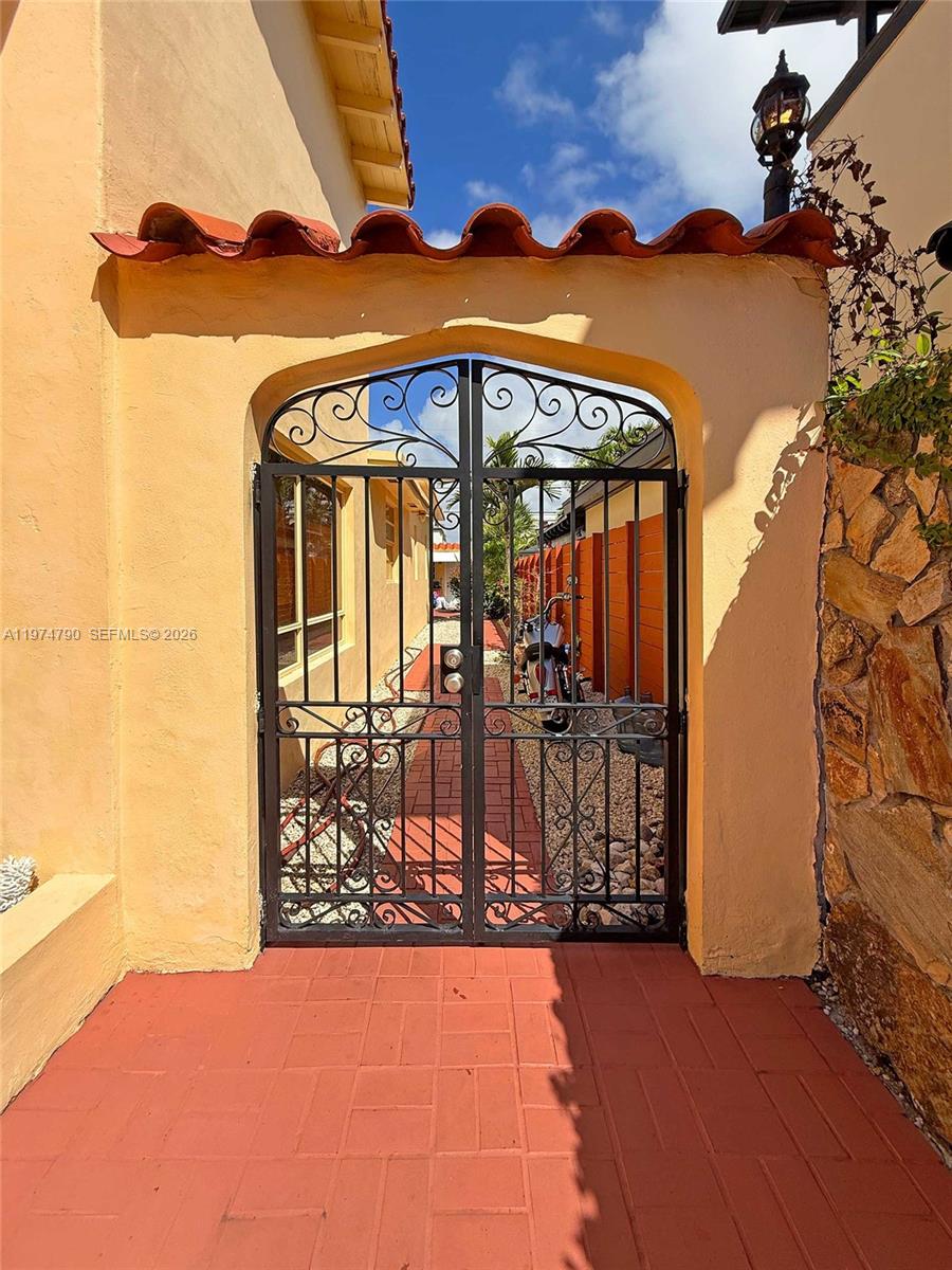 1727 Southwest 11th Terrace Miami, FL 33135 - Photo 9 of 71