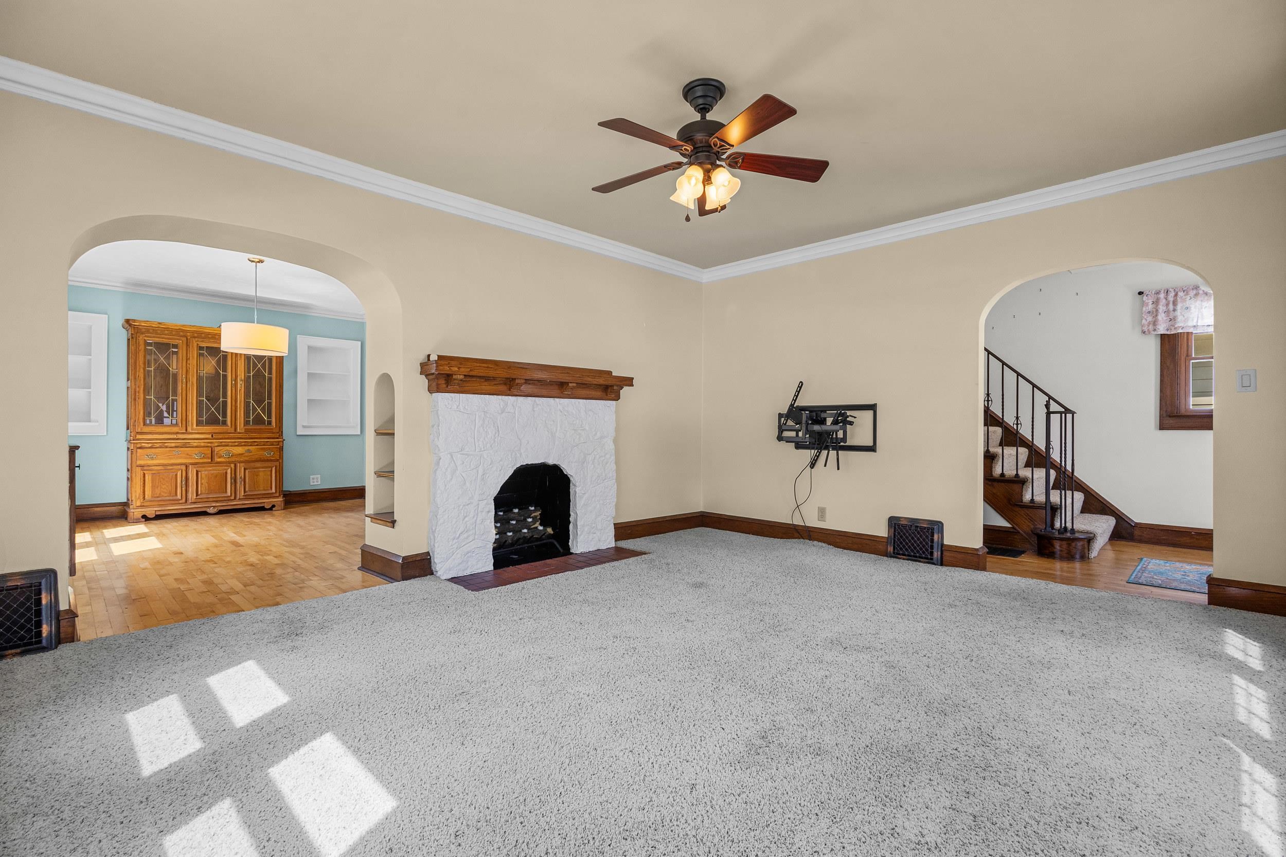 1034 West Lorain Street Appleton, WI 54914 - Photo 7 of 23
