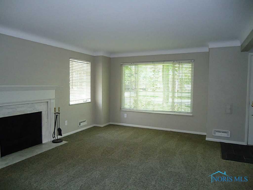 2416 Hempstead Road Toledo, OH 43606 - Photo 5 of 19 Living Room.