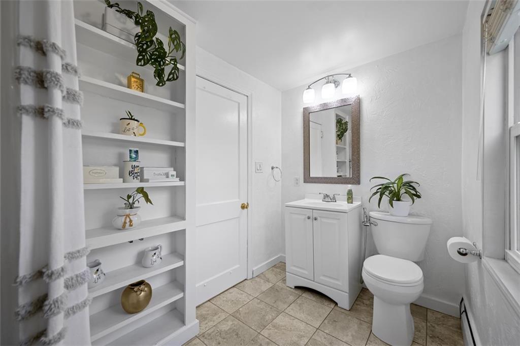 991 Forsythe Road Carnegie, PA 15106 - Photo 28 of 49 a bathroom with a toilet a sink and mirror
