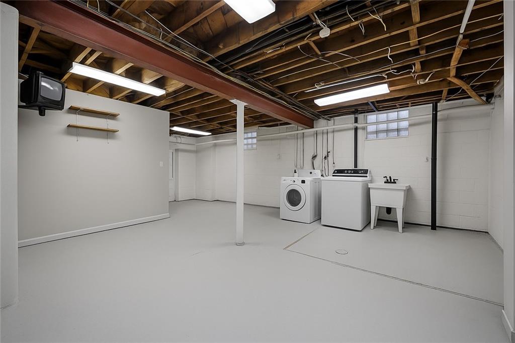 991 Forsythe Road Carnegie, PA 15106 - Photo 34 of 49 a utility room with dryer and washer
