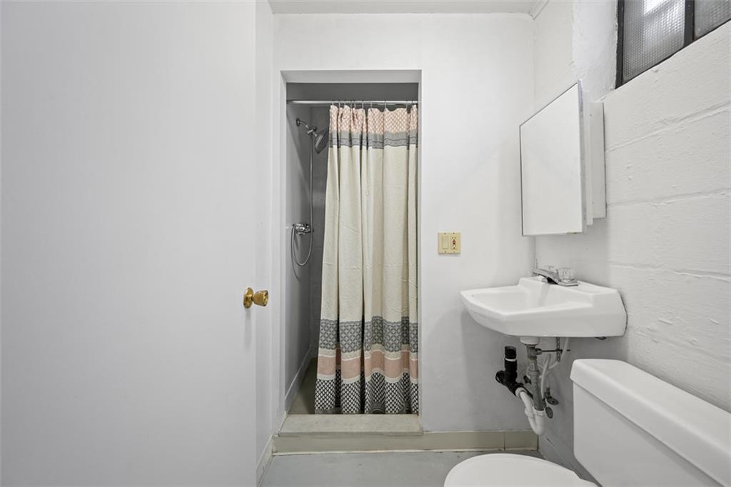 991 Forsythe Road Carnegie, PA 15106 - Photo 36 of 49 a bathroom with a sink and a toilet