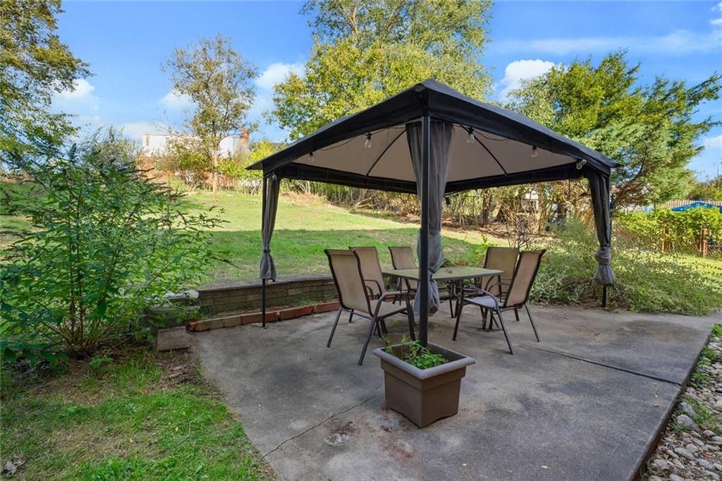 991 Forsythe Road Carnegie, PA 15106 - Photo 38 of 49 a view of an outdoor sitting area with furniture
