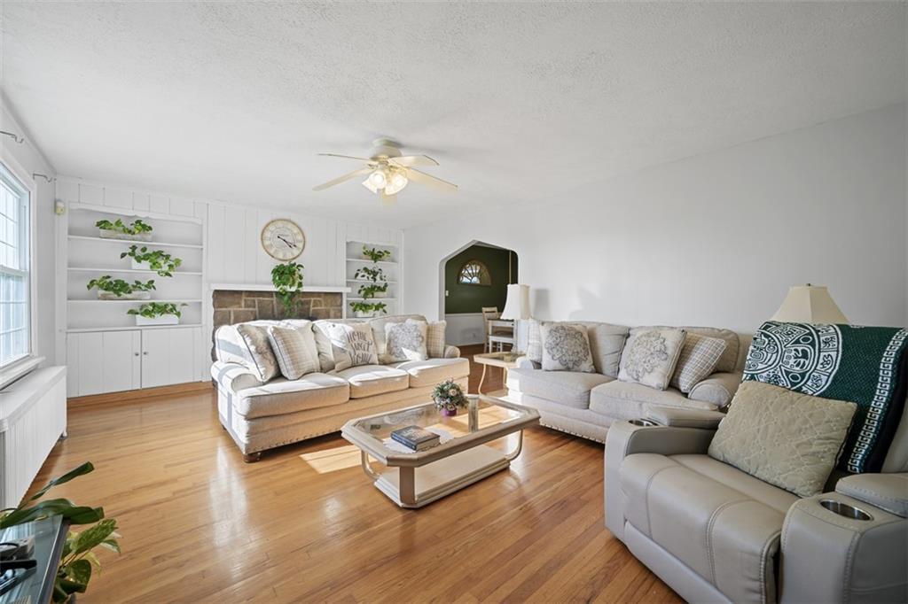 991 Forsythe Road Carnegie, PA 15106 - Photo 7 of 49 a living room with furniture kitchen view and a window